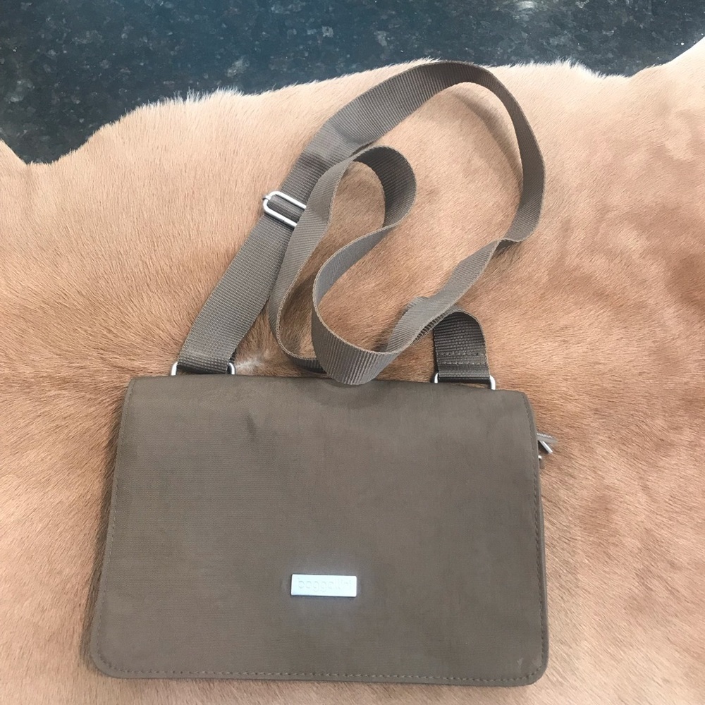 Baggallini Shoulder Bag Foldover Flap 3 Zip Pocket